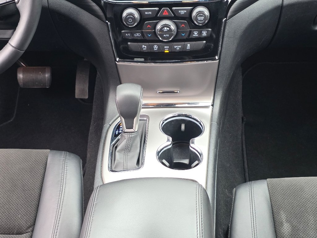 Used 2019 Billet Silver Metallic Clear Coat Jeep Altitude image 25