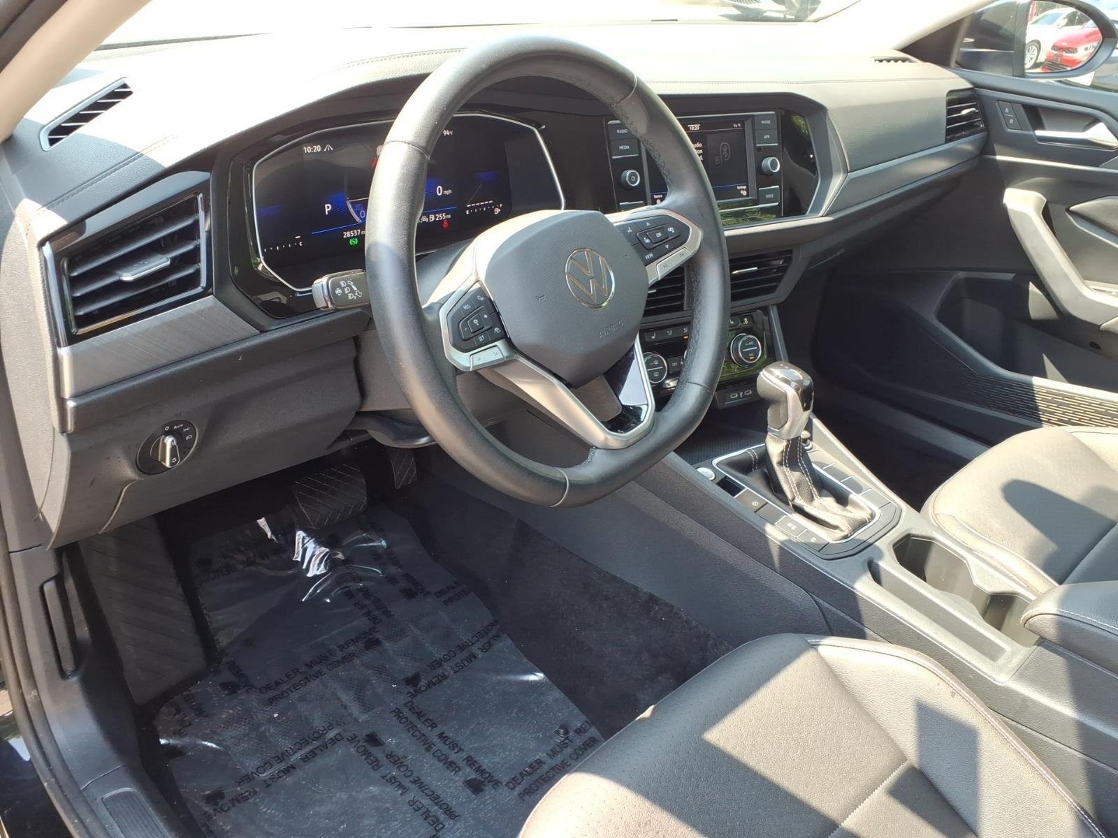 Used 2024  Volkswagen SE image 25