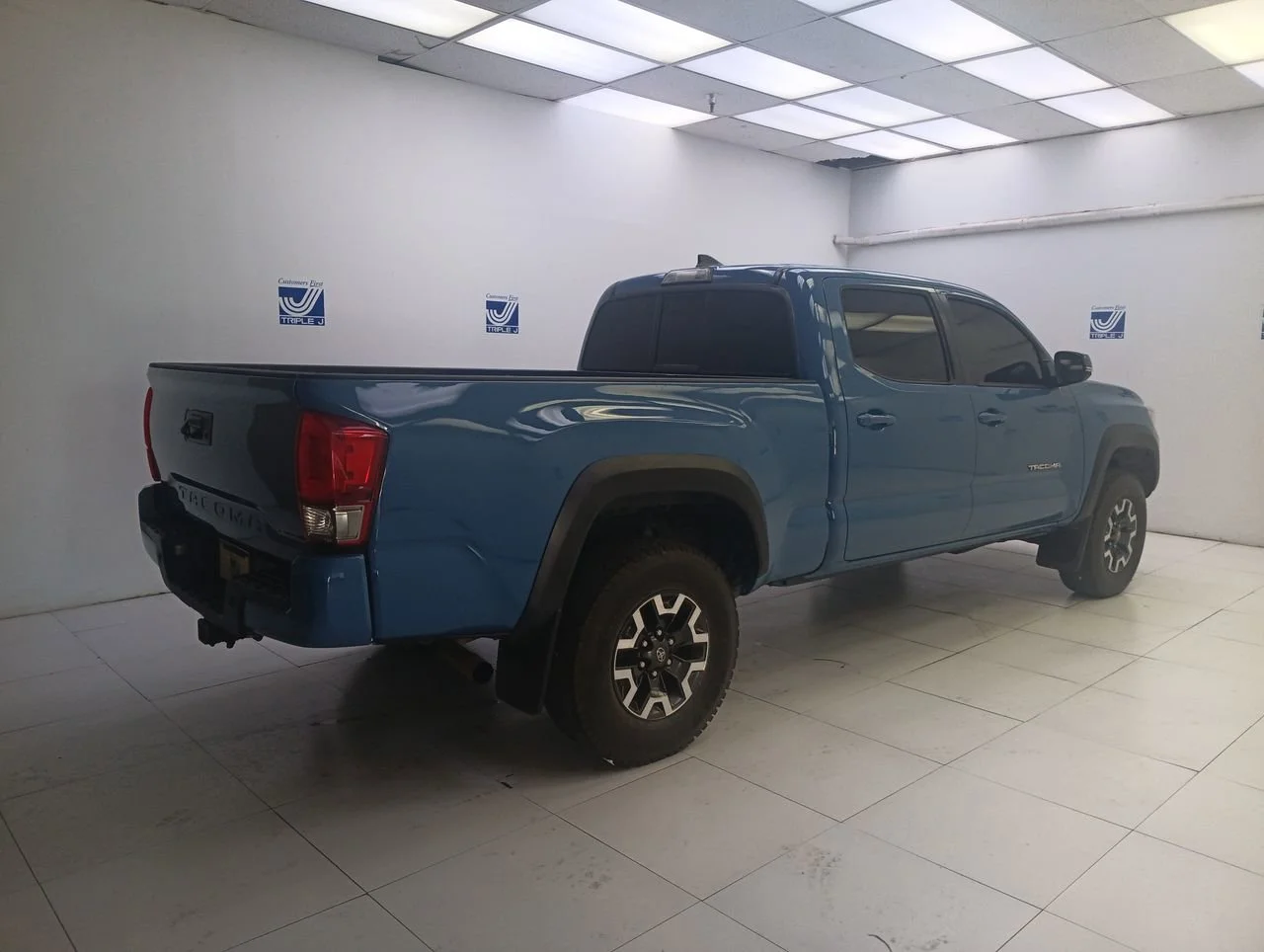 Used 2016 Inferno Toyota SR5 image 8