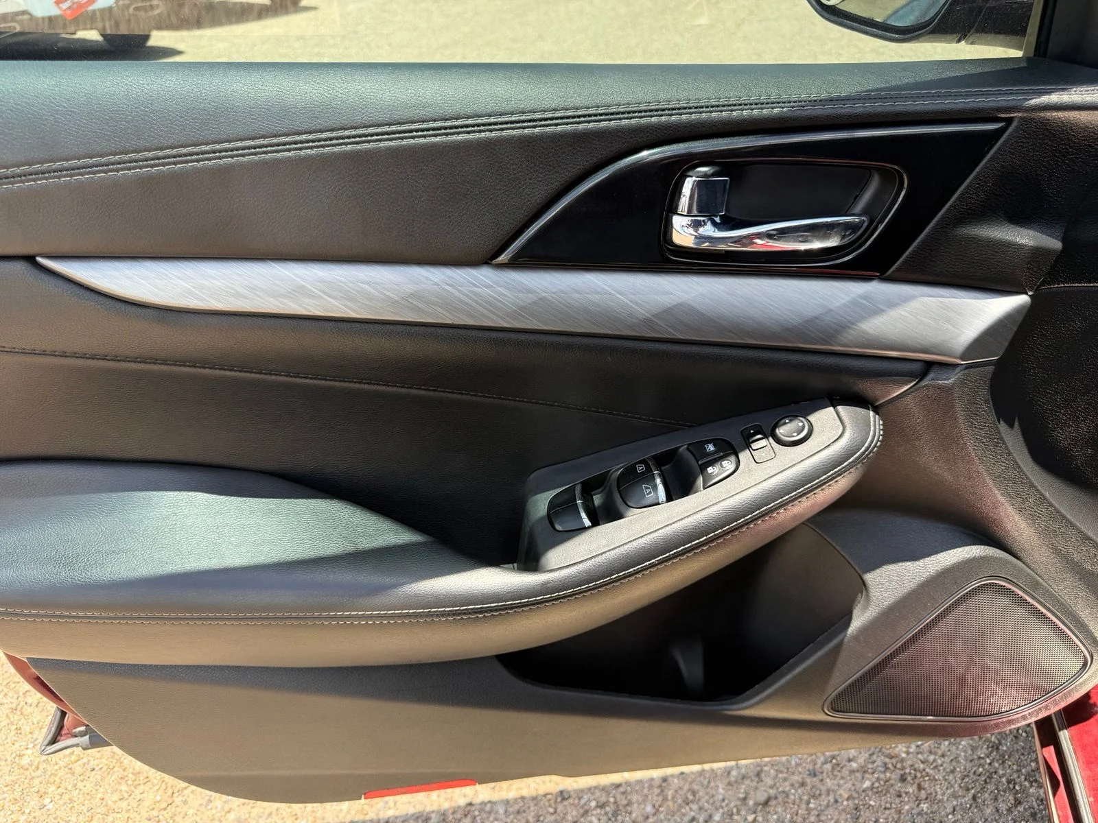 Used 2018 Red Nissan 3.5 SL image 15
