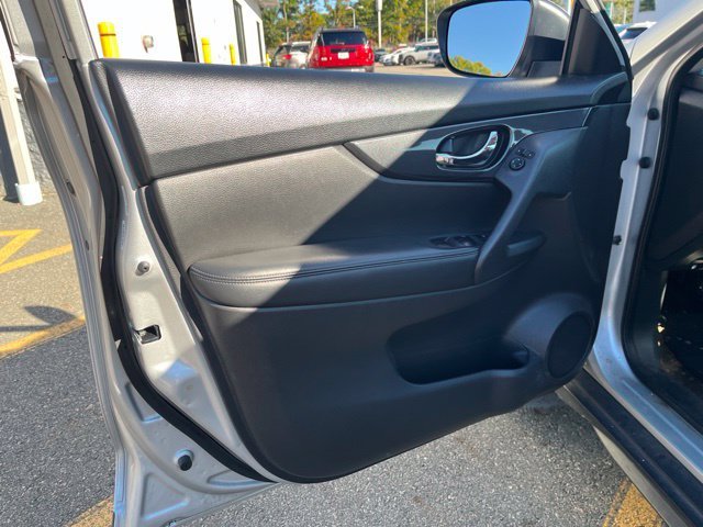 Certified Used 2017 Brilliant Silver Nissan S image 10