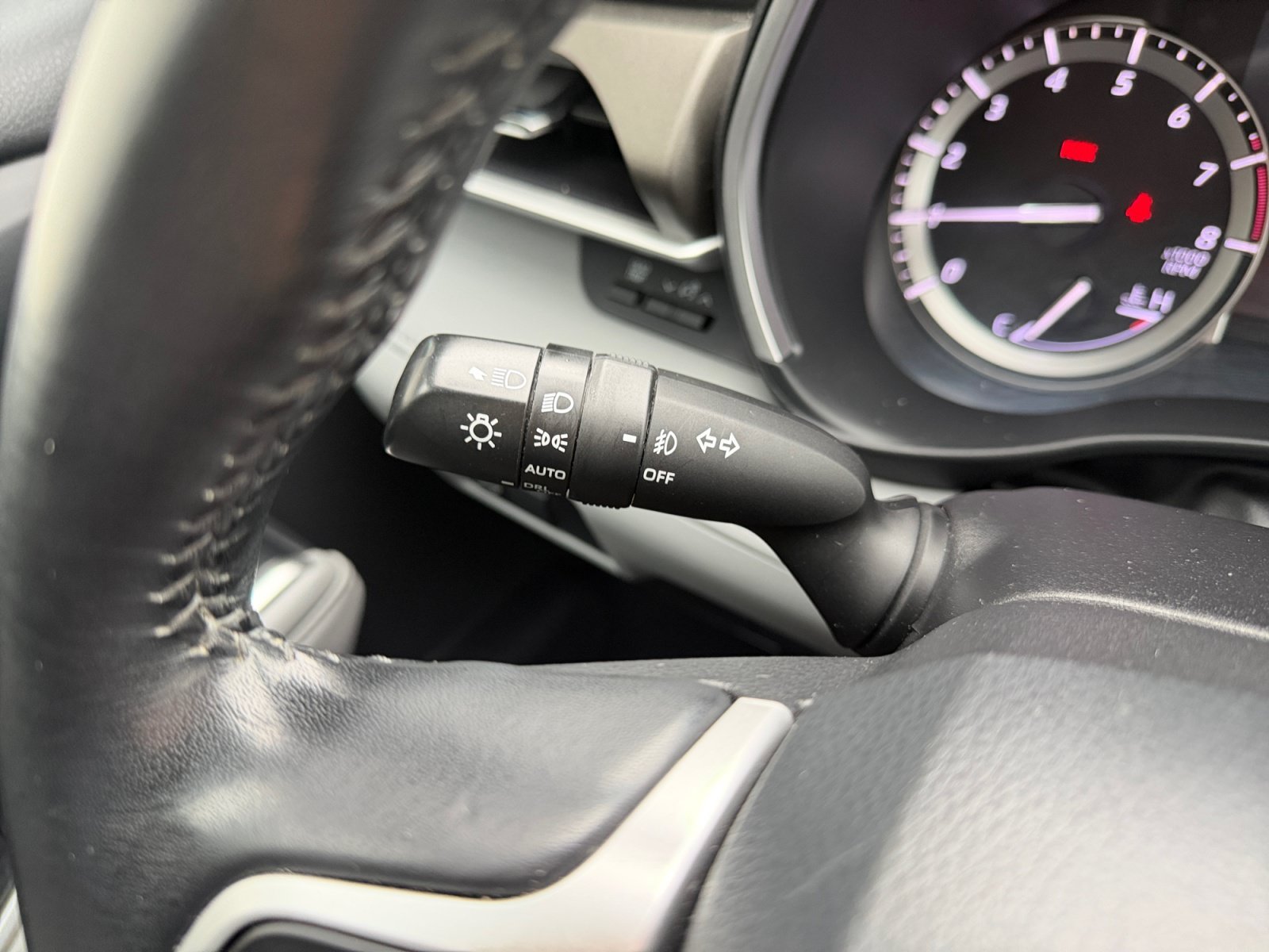 Used 2022 Amber Toyota XLE image 13