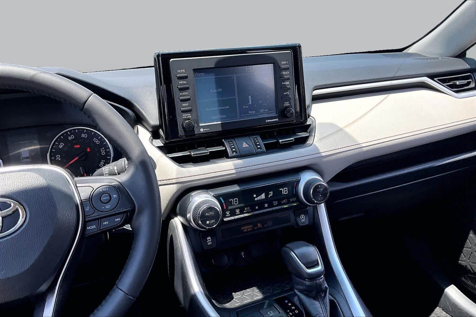 Used 2020 Lunar Rock Toyota XLE Premium image 7