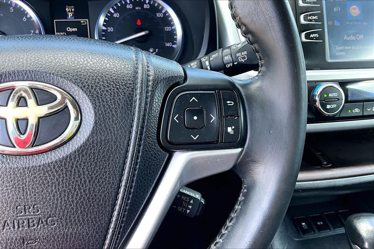 Used 2015 Predawn Gray Mica Toyota XLE image 25