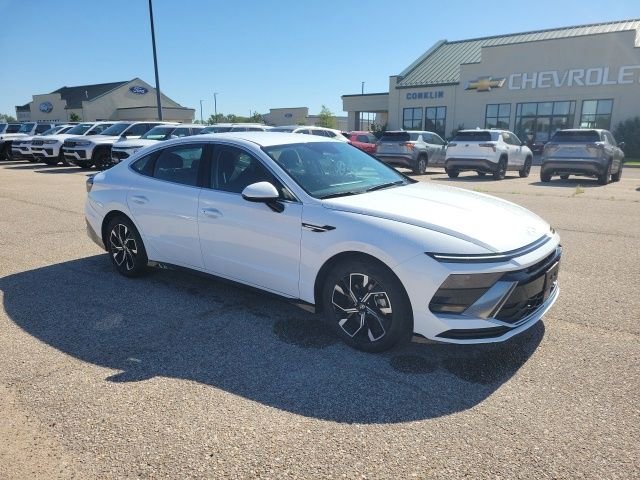 Used 2025 White Hyundai SEL image 20