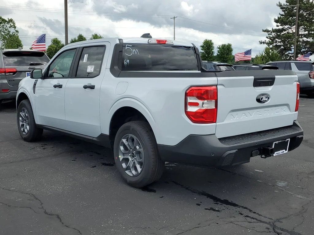 New 2026 Space White Metallic Ford XLT image 3