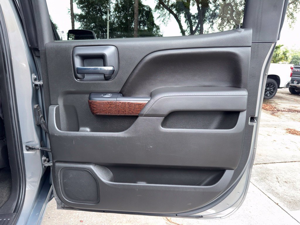Used 2017 PEPPERDUST METALLIC GMC SLT image 25