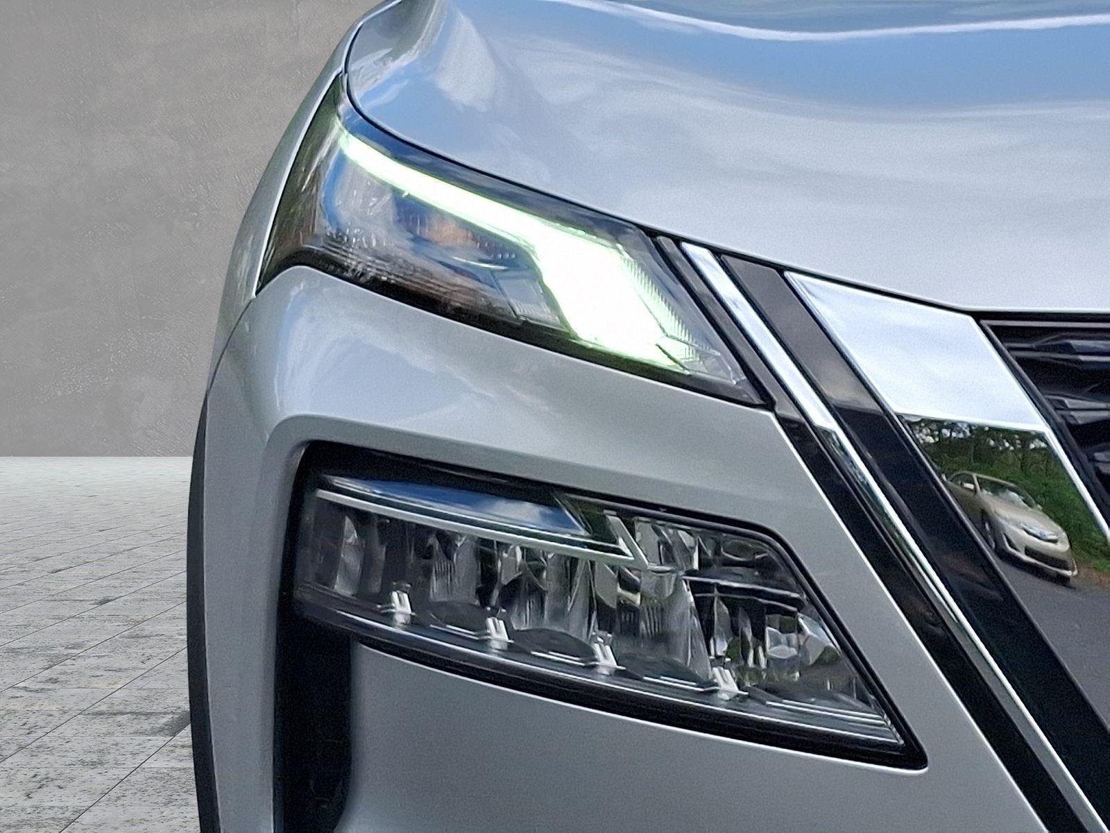 Used 2023 Brilliant Silver Metallic Nissan SV image 8