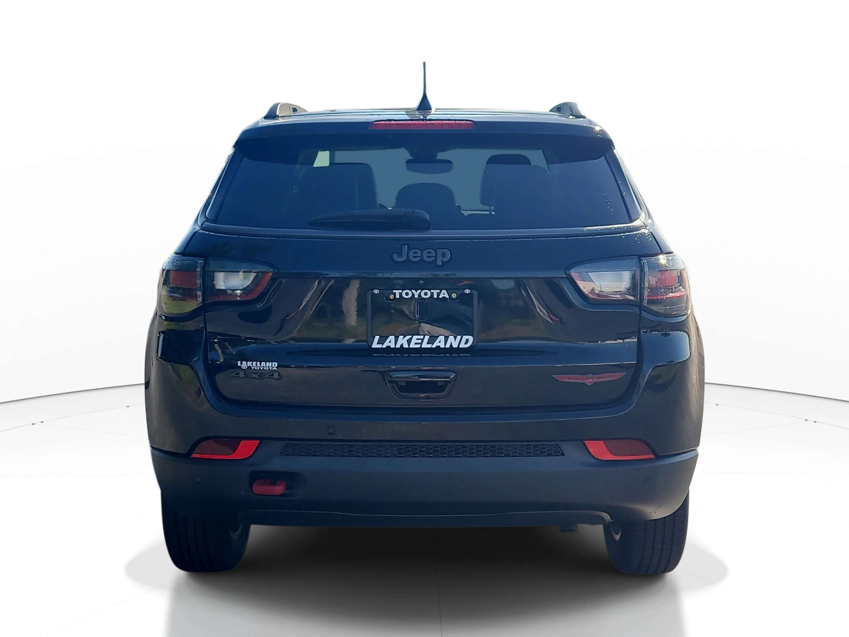 Used 2022 Diamond Black Crystal Pearlcoat Jeep Trailhawk image 5