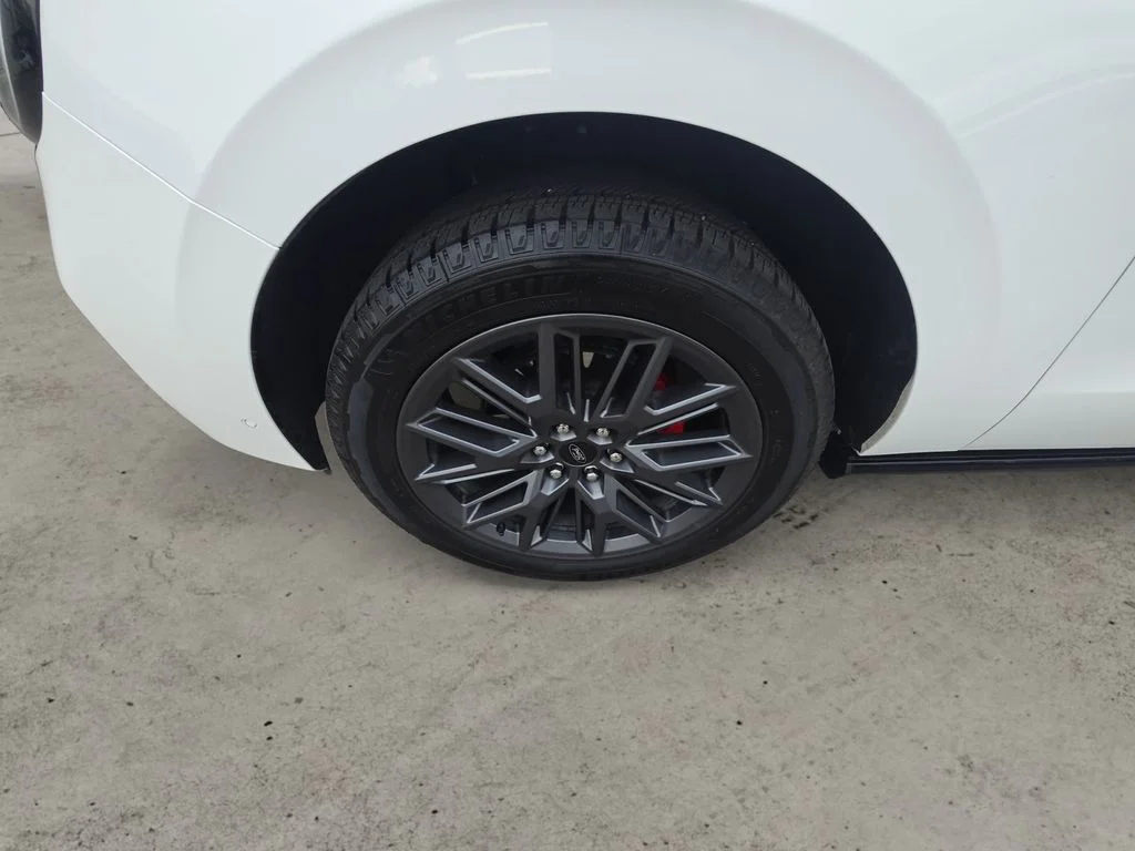 Used 2025 White Ford Platinum image 9