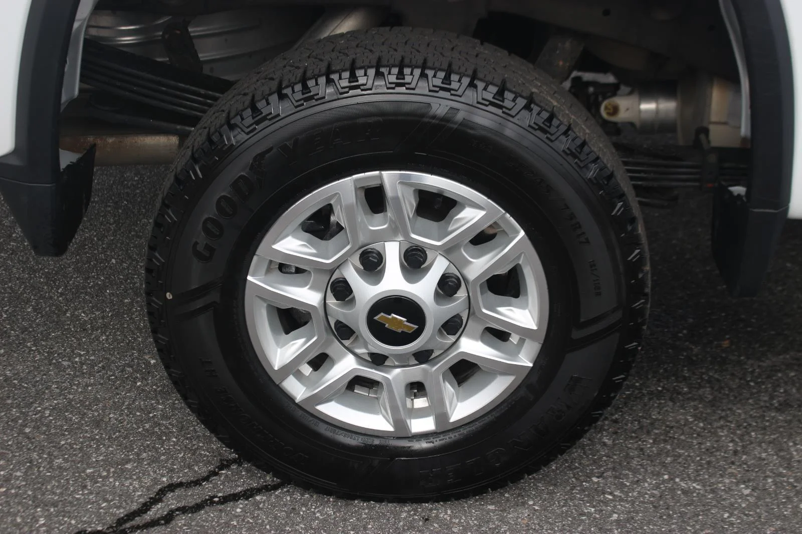 Used 2025 Summit White Chevrolet LT image 40
