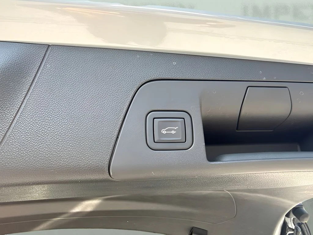Used 2023 Gray Buick Preferred image 23