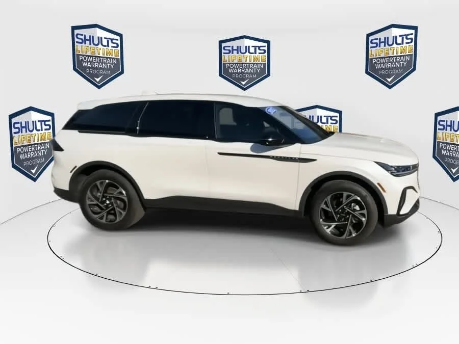 Used 2025 White Platinum Metallic Tri-Coat Lincoln Premiere image 2