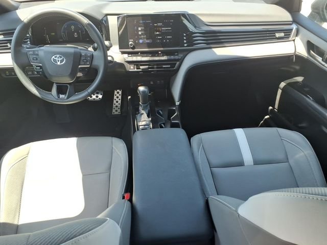 Used 2025  Toyota SE image 14