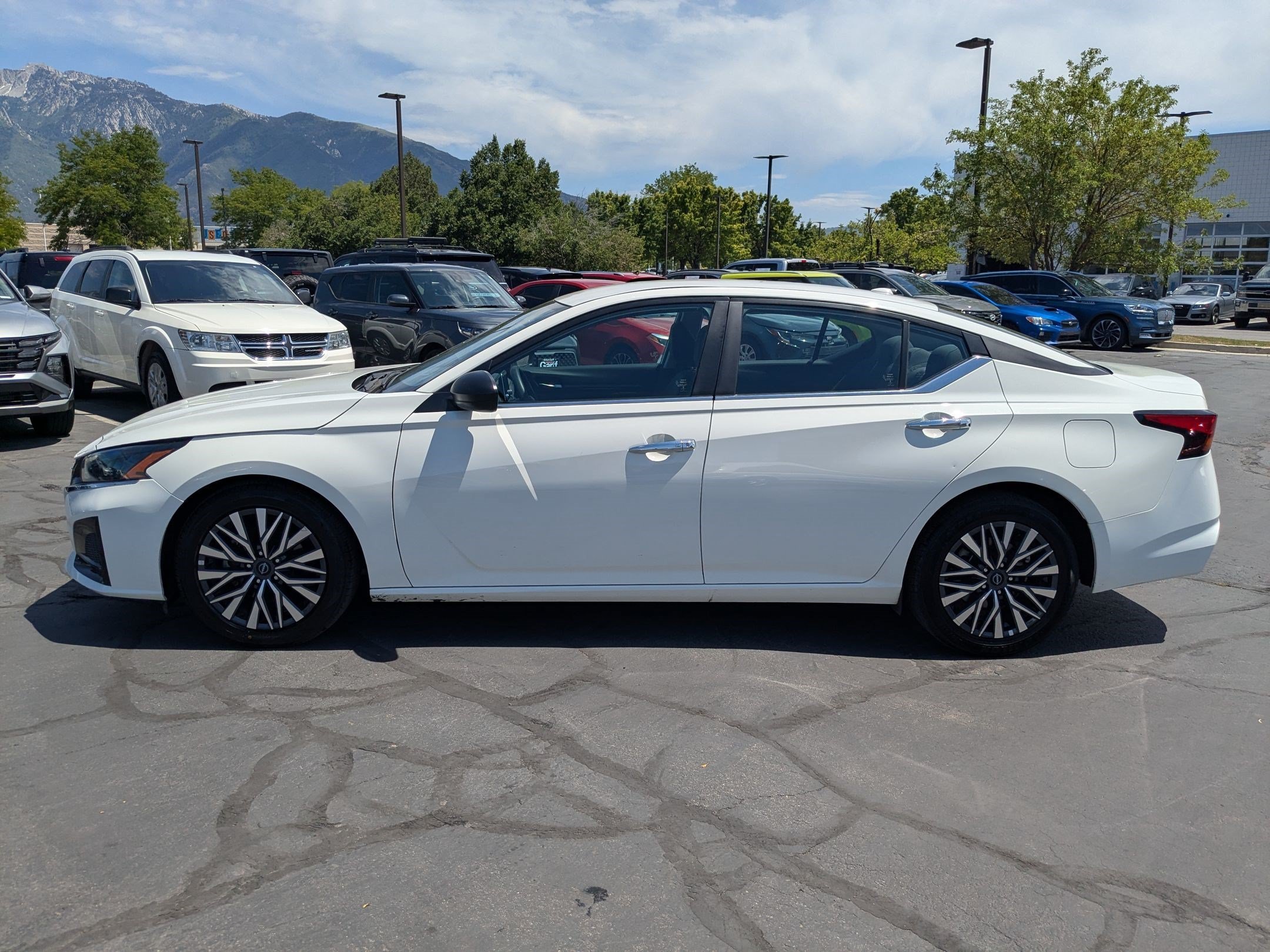 Used 2025 Glacier White Nissan SV image 8