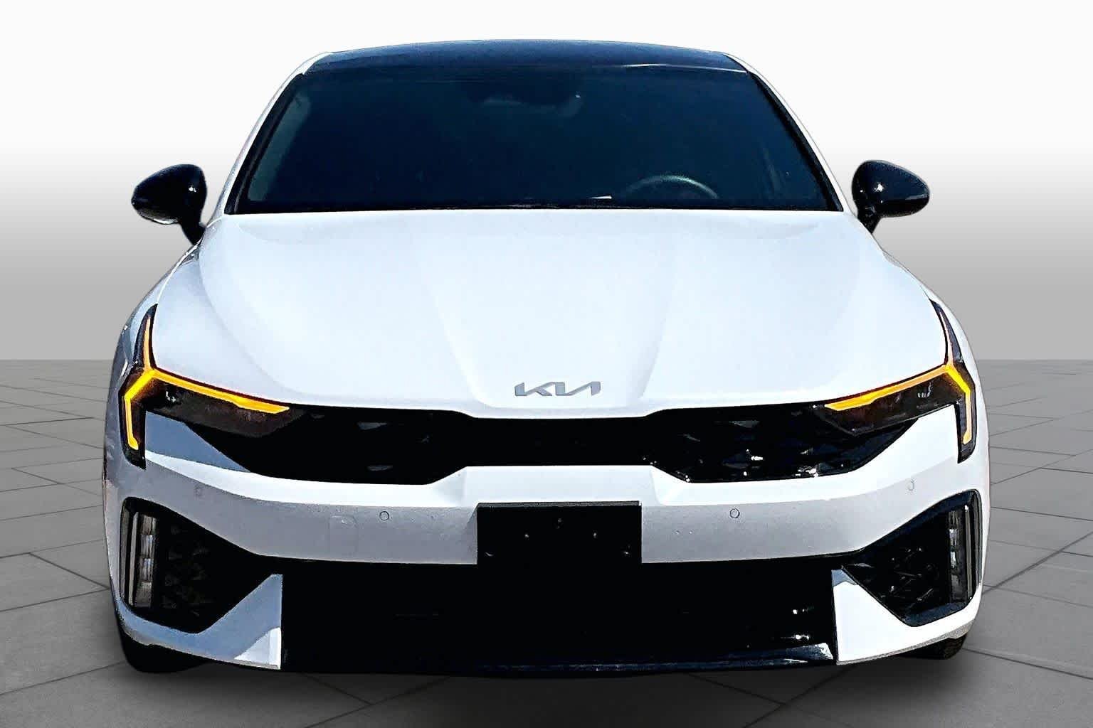 Used 2025 Snow White Pearl Kia GT-Line image 3