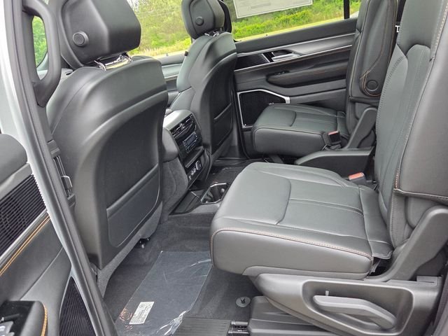 New 2026 Silver-Zynith Exterior Paint Jeep  image 7