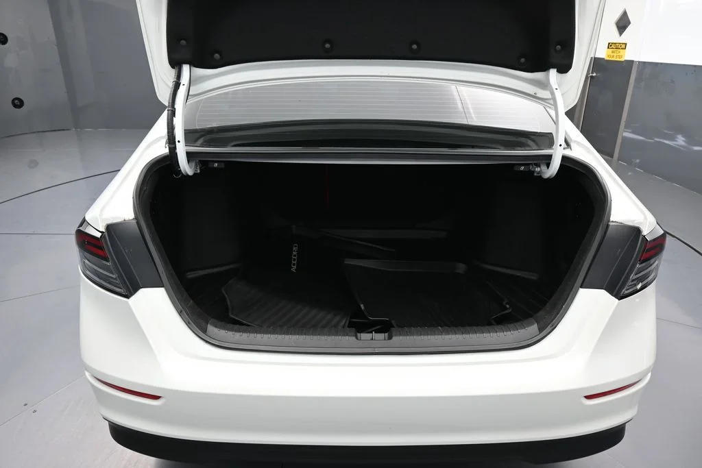 Used 2023 Platinum White Pearl Honda EX image 35