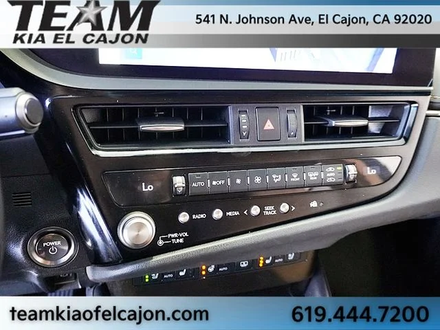 Used 2024 White Lexus 300h Ultra Luxury image 32