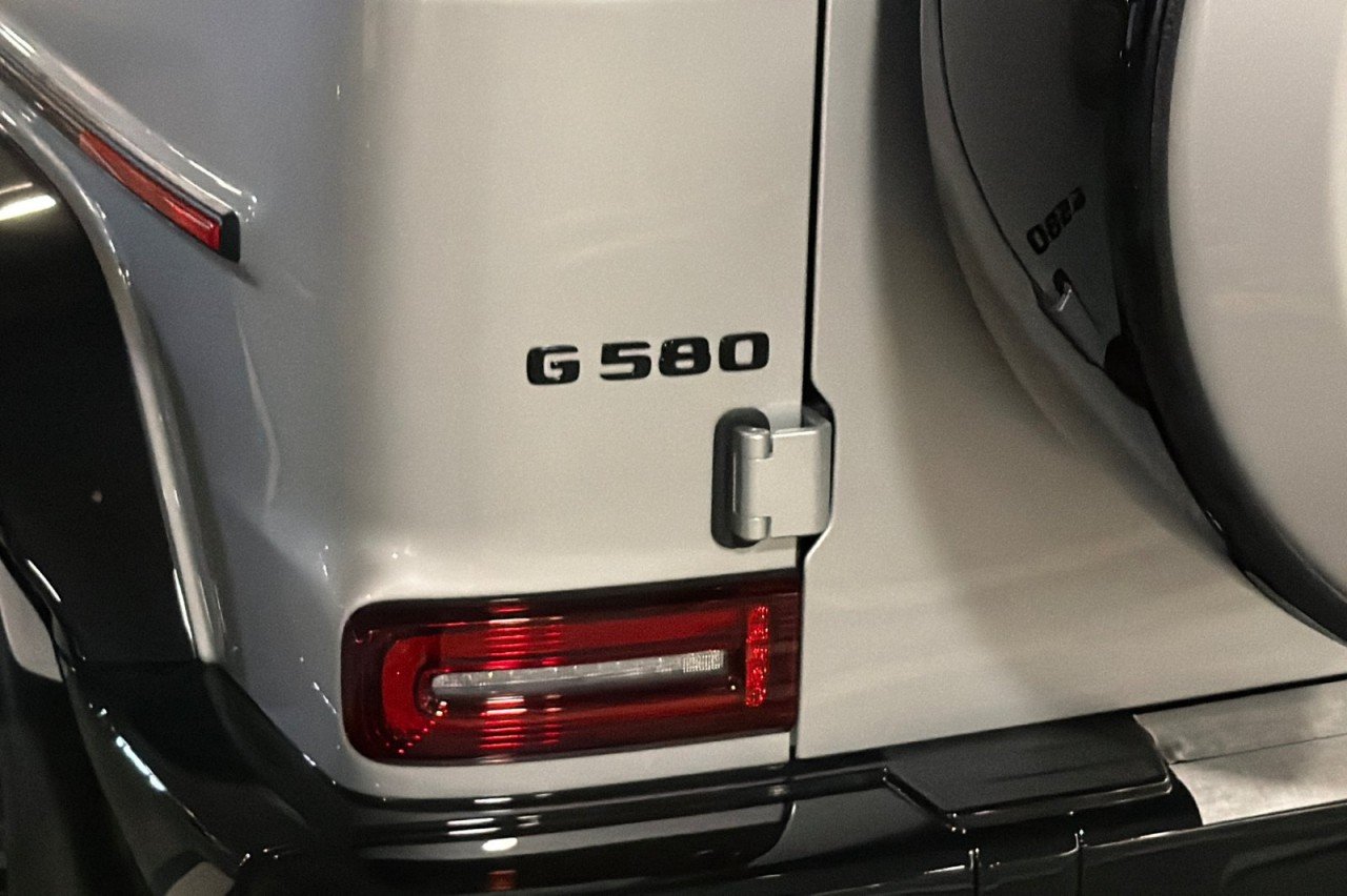 New 2027 Iridium Silver Mercedes-Benz G 580e SUV image 27