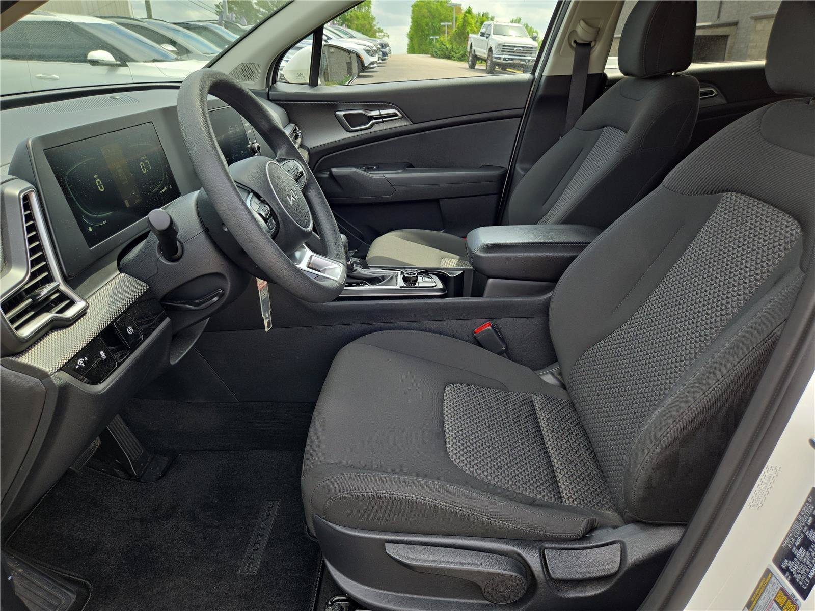 2025 Kia Sportage LX - Photo 21