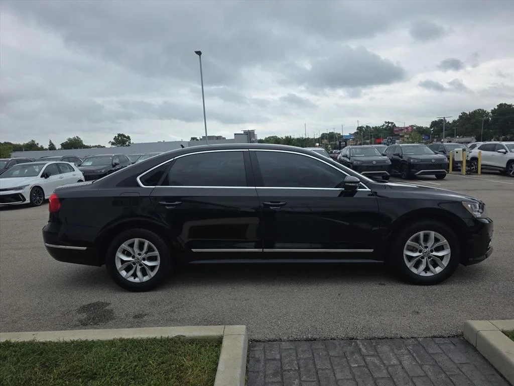 Used 2016 Black Volkswagen 1.8T R-Line image 5