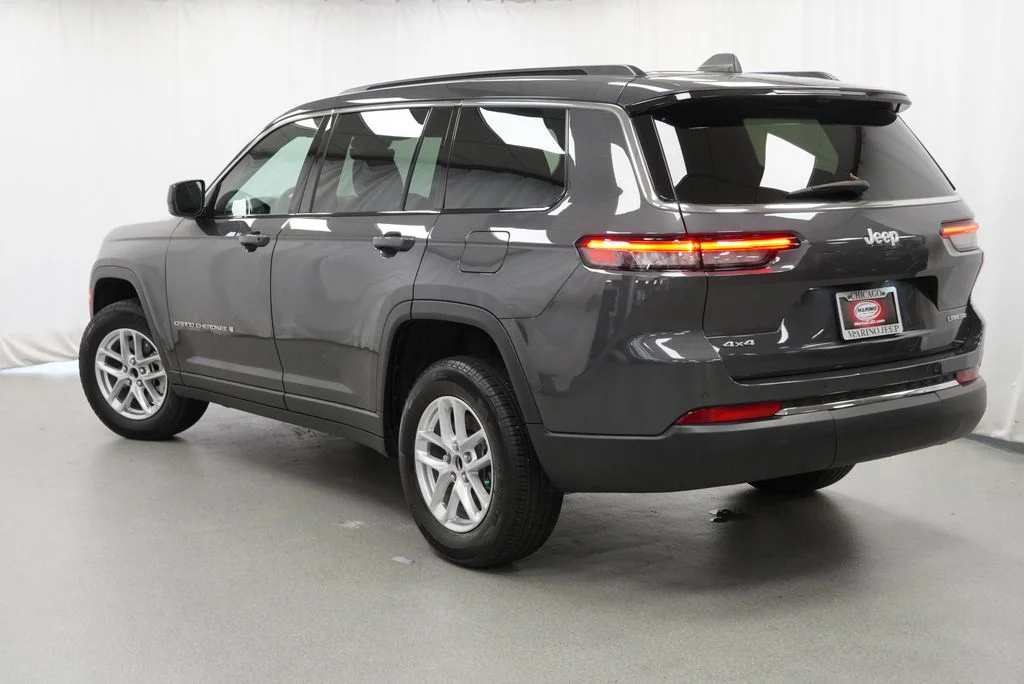 Used 2025 Gray Jeep Laredo image 28