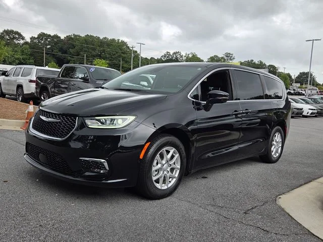 Used 2025 Black Chrysler Select image 3