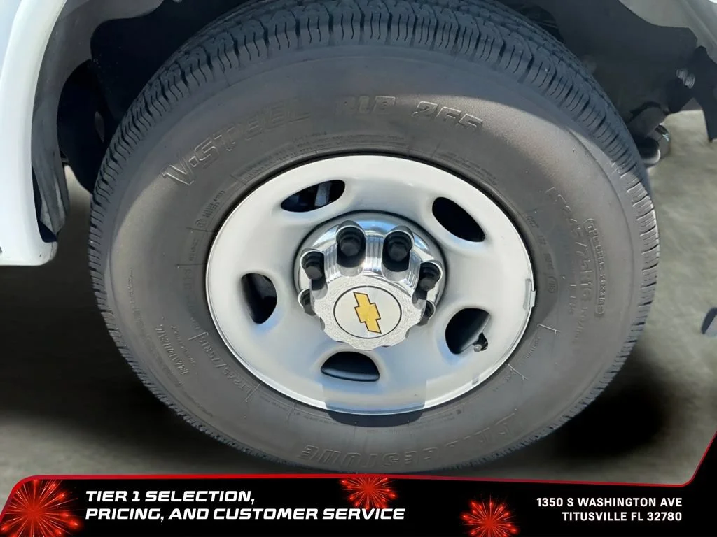 Used 2025 Summit White Chevrolet 1LT image 36