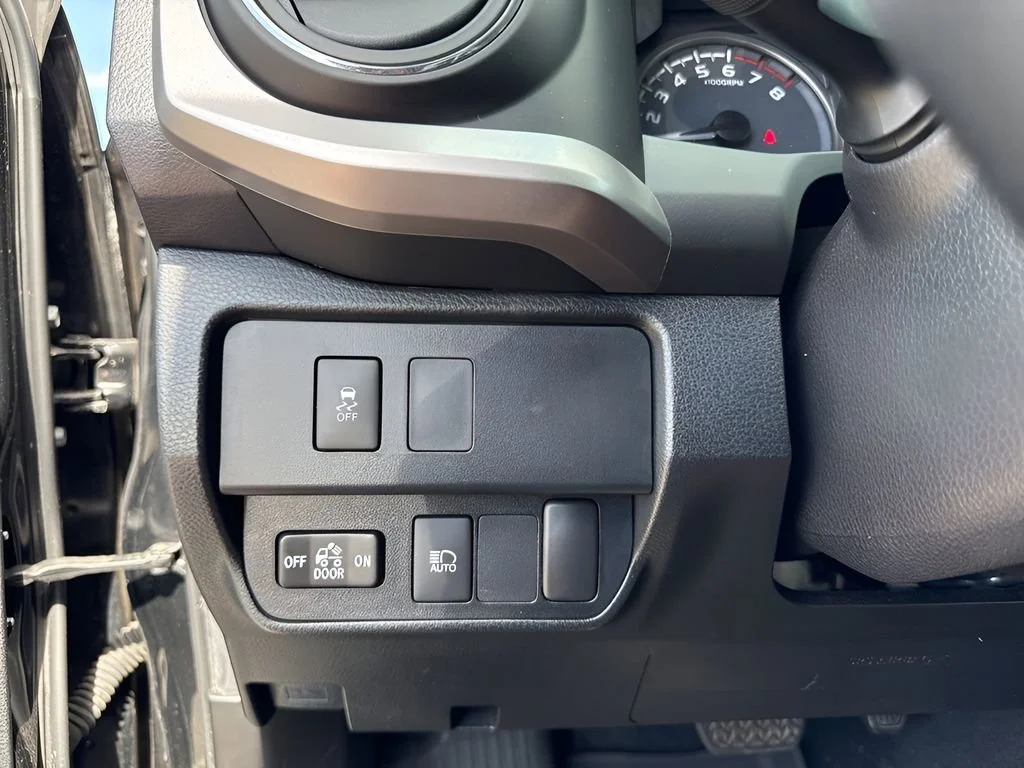 Used 2021  Toyota SR image 21