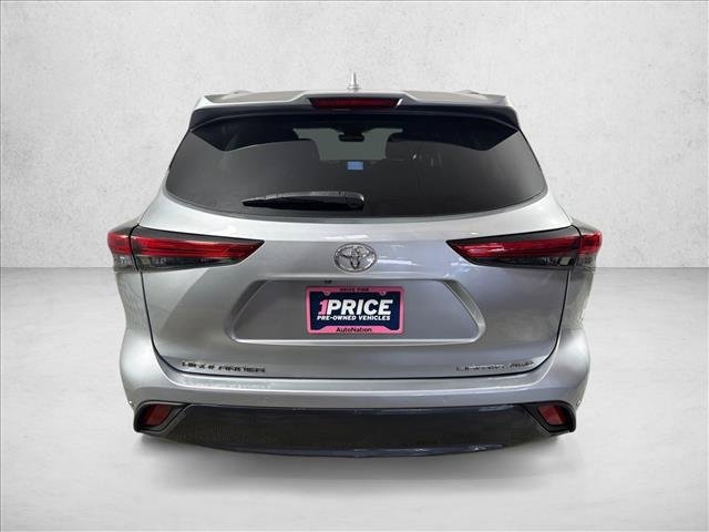 Certified Used 2020 CELESTIAL SILVER METALLIC Toyota  image 6