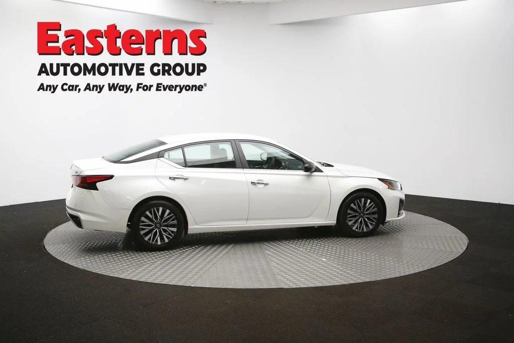 Used 2024 White Nissan 2.5 SV image 42