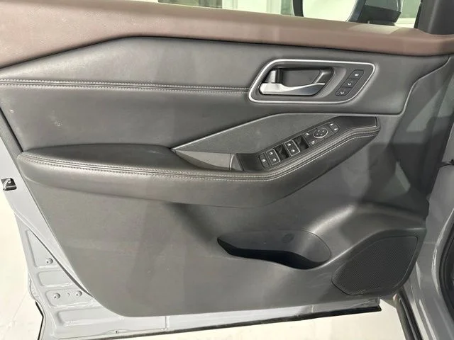 Used 2021 Gray Nissan SL image 19