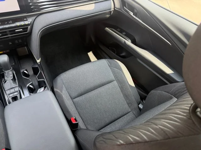 Used 2026 Ice Toyota LE image 27