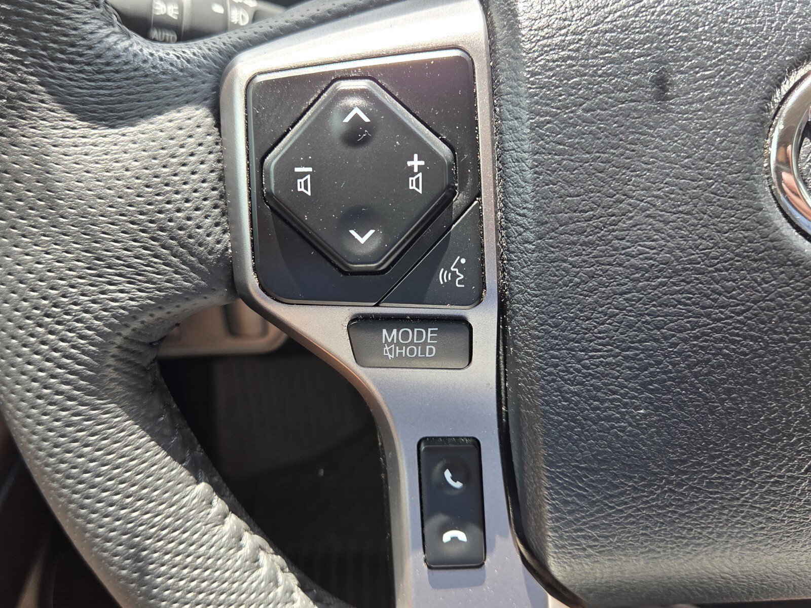 Used 2023 Ice Toyota SR5 image 22