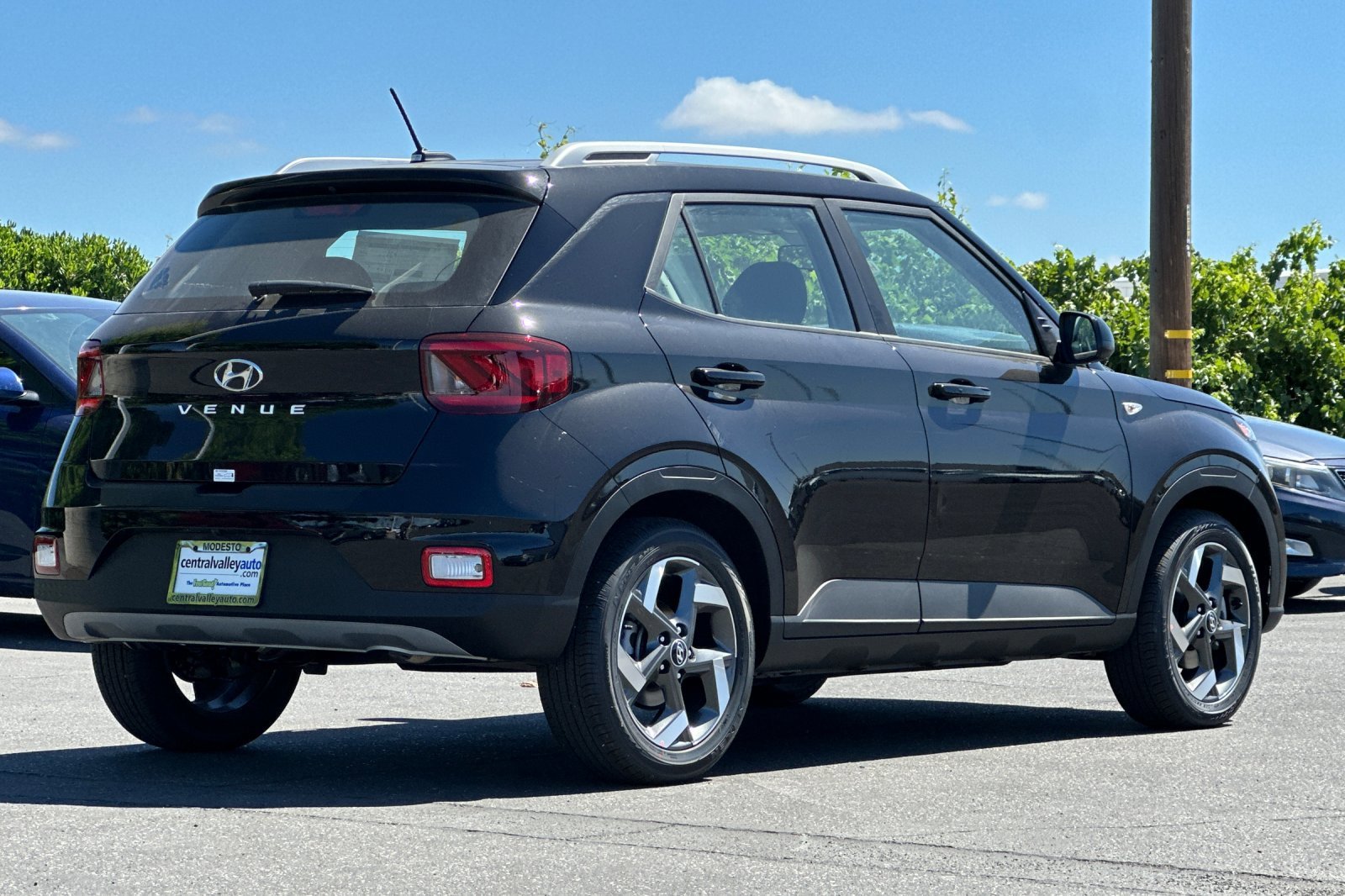 New 2026 Onyx Black Hyundai SEL image 4