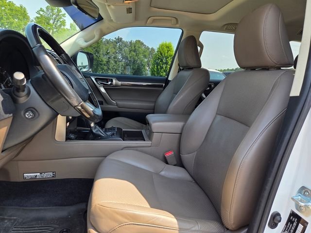 Certified Used 2020  Lexus 460 Luxury image 8
