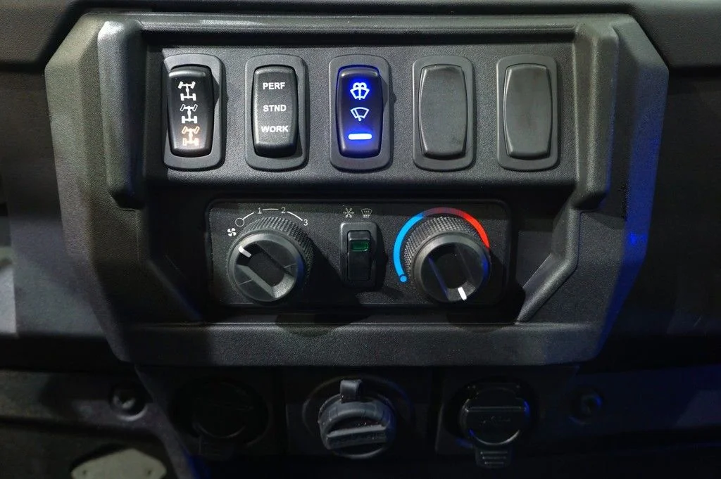 New 2027 AVALANCHE GRAY Polaris Cab image 10