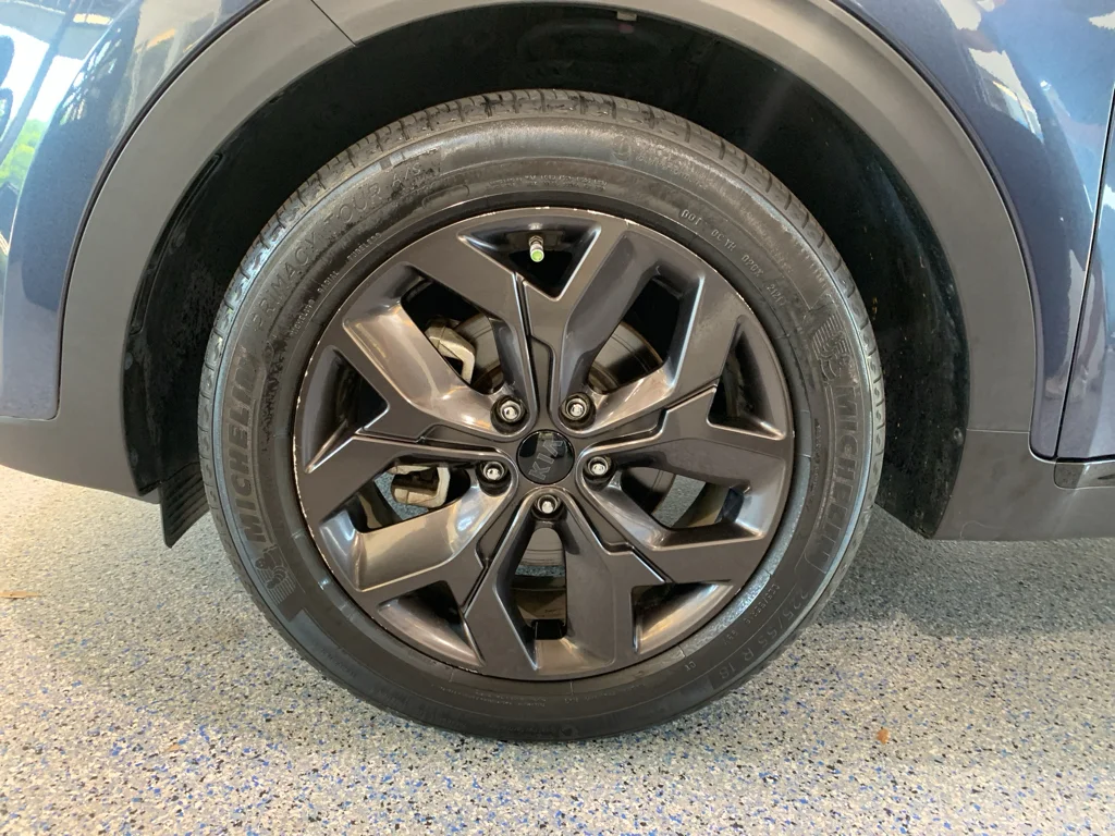 Used 2021  Kia S image 32
