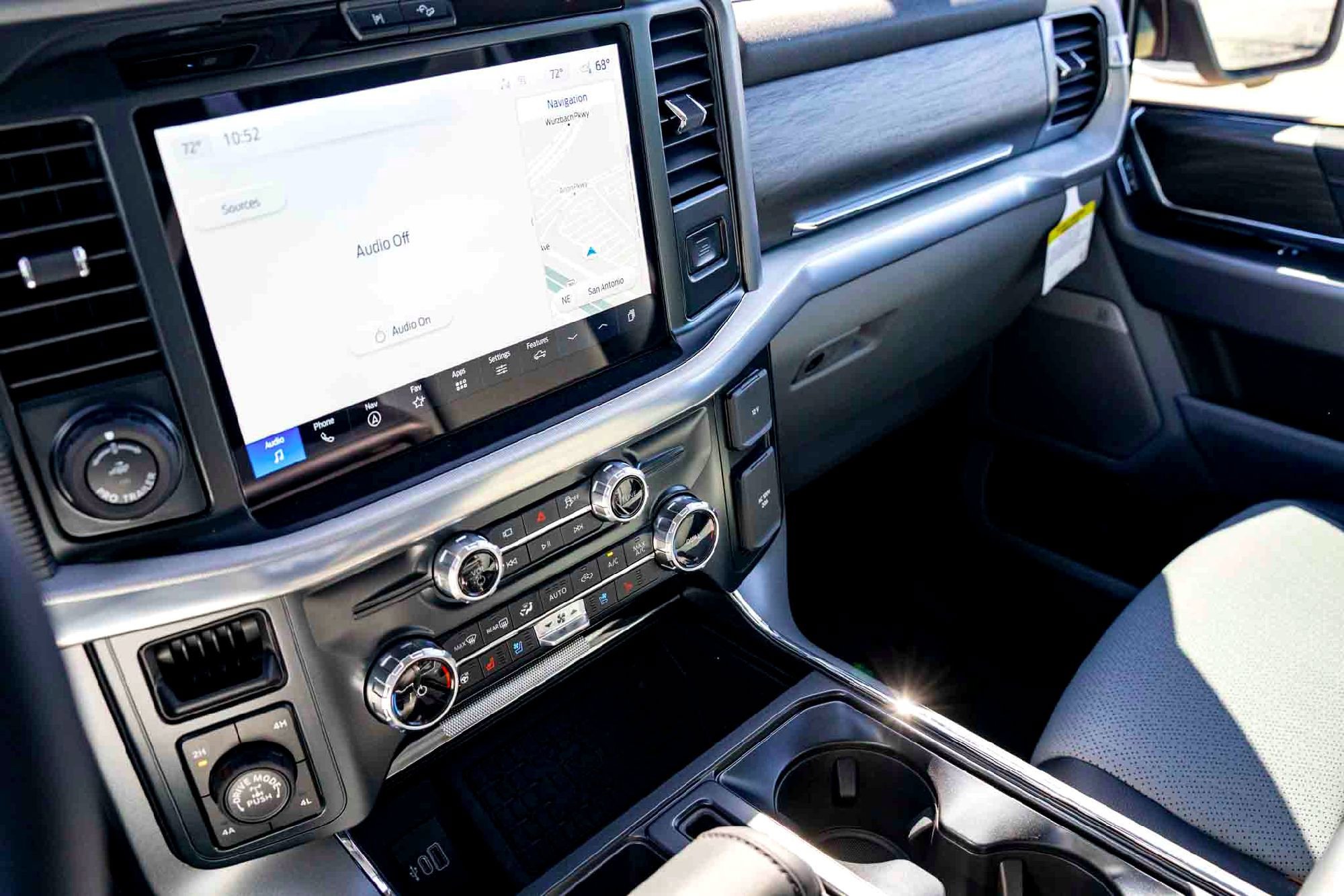 New 2025 Star White Metallic Tri-Coat Ford LARIAT image 14