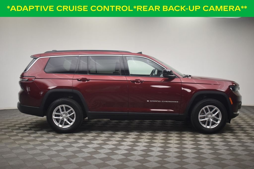 Used 2025 Velvet Red Pearlcoat Jeep Laredo image 15