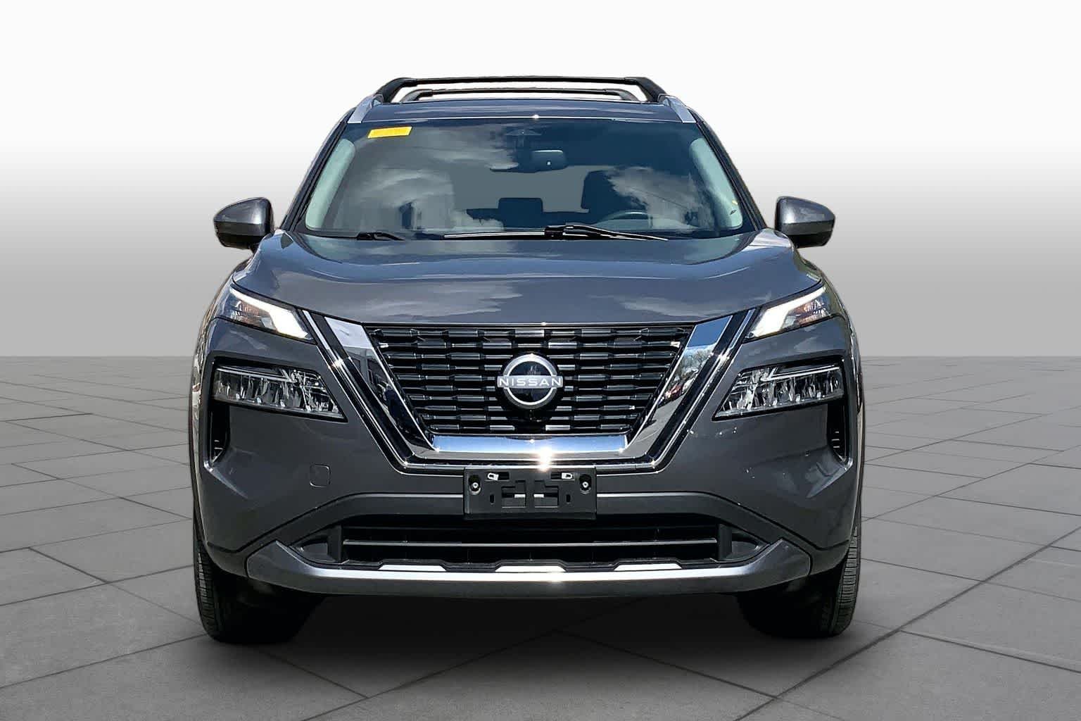 Used 2023 Gun Metallic Nissan SL image 4