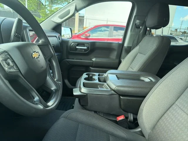 Used 2022 White Chevrolet Custom image 11