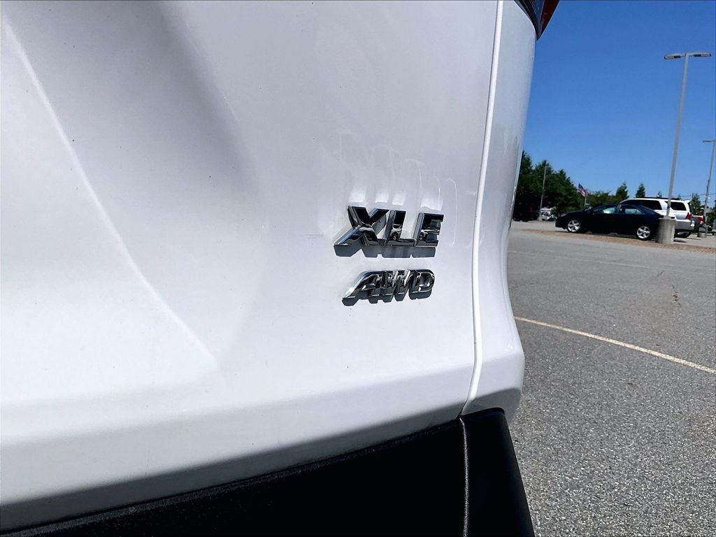 Used 2025 White Toyota XLE image 29