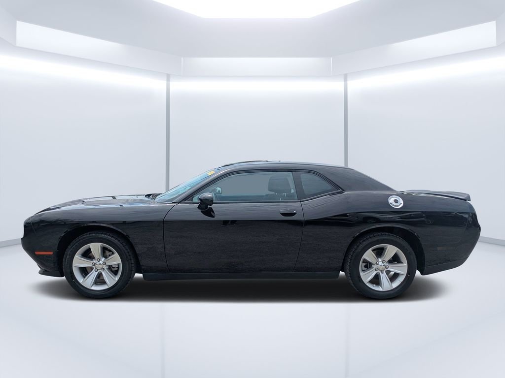 Used 2023 Black Dodge SXT image 8