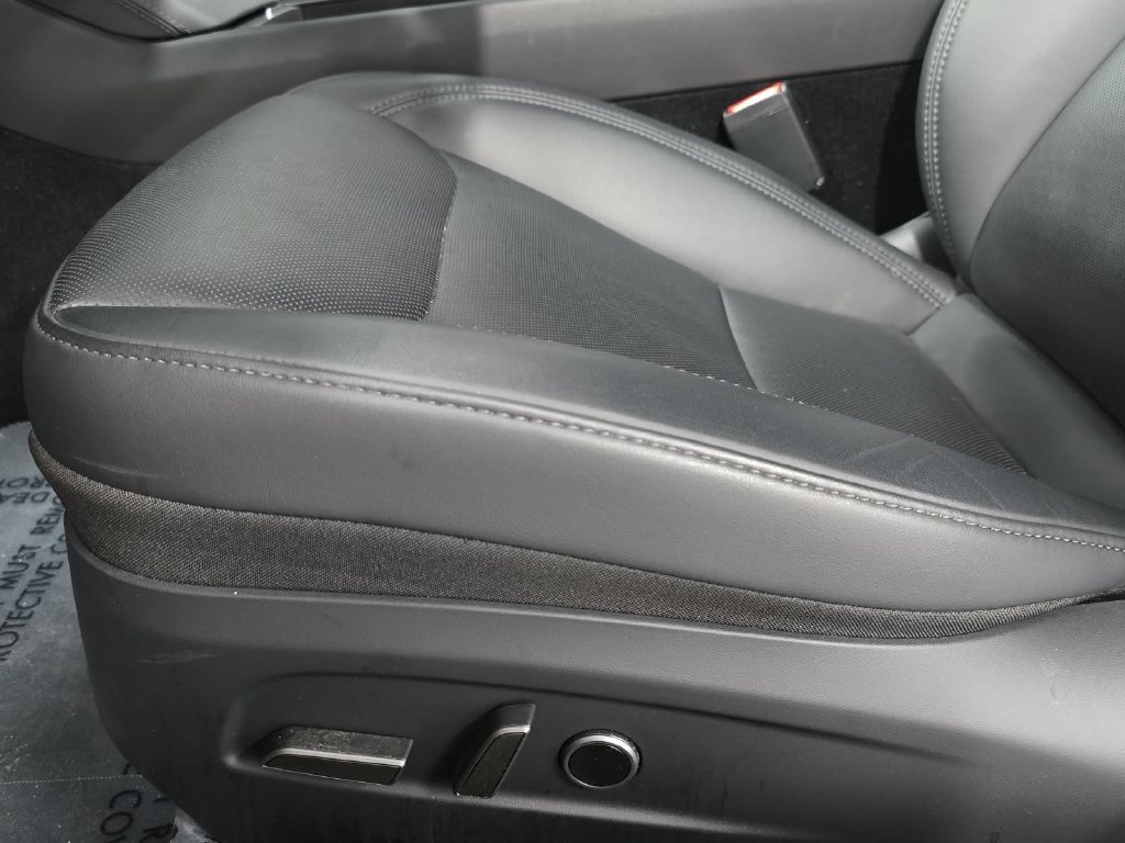Used 2025  Tesla  image 22