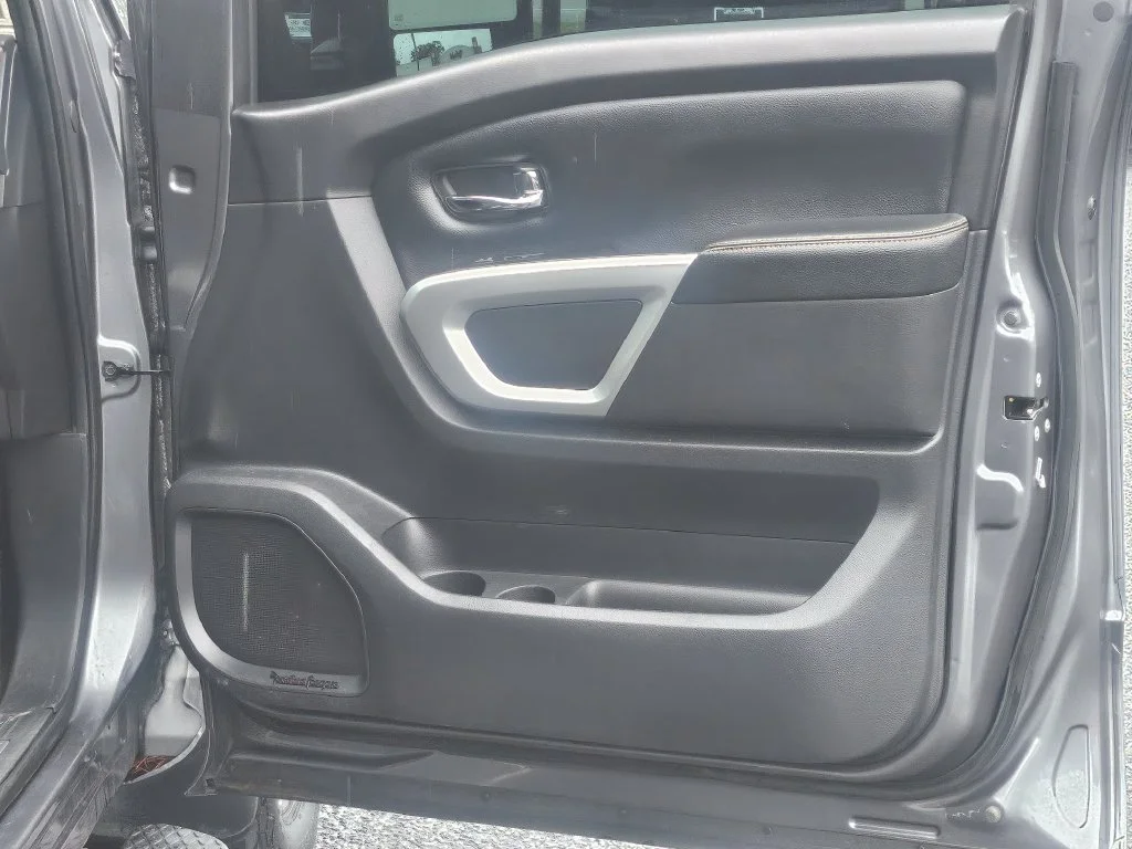 Used 2018 Gun Metallic Nissan SL image 37
