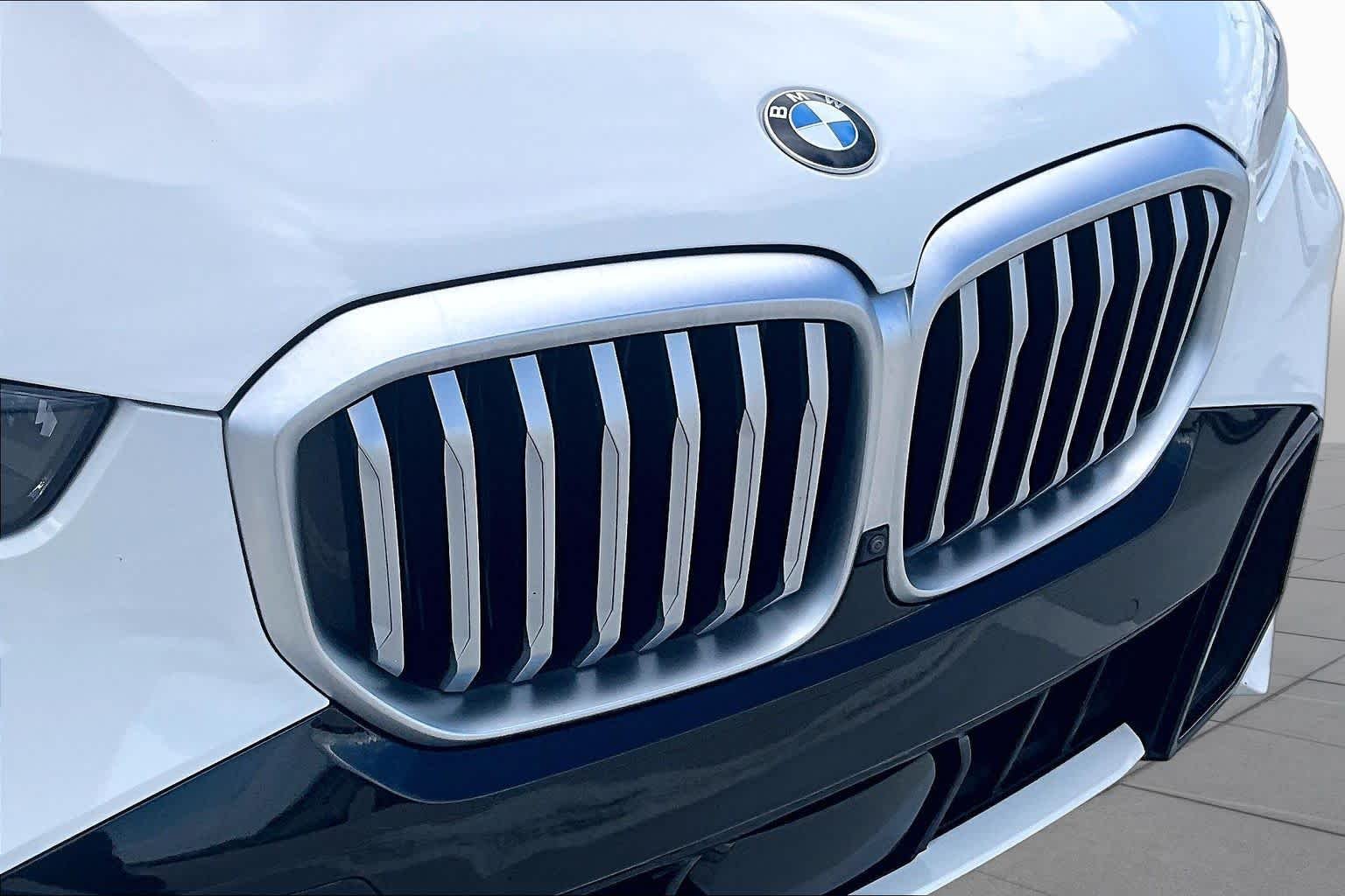 Used 2024 Alpine White BMW sDrive40i image 28