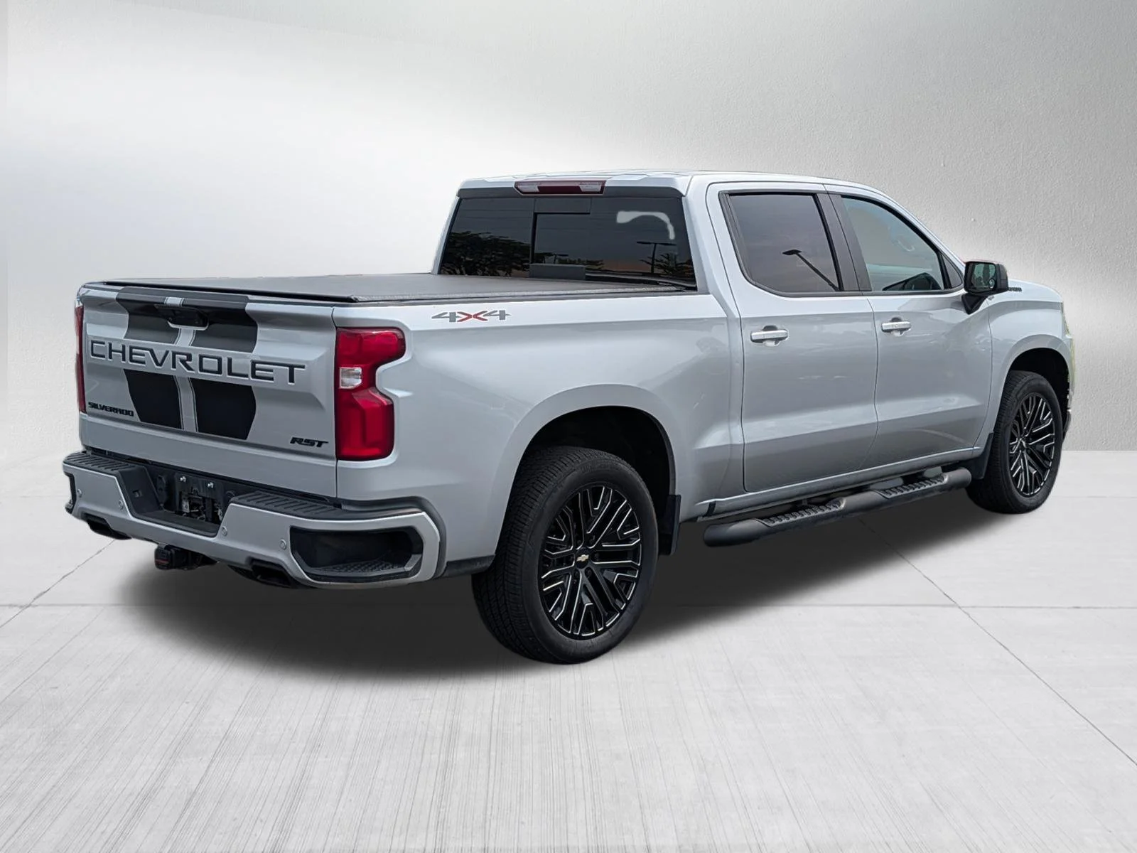 Used 2022 Silver Ice Metallic Chevrolet RST image 7
