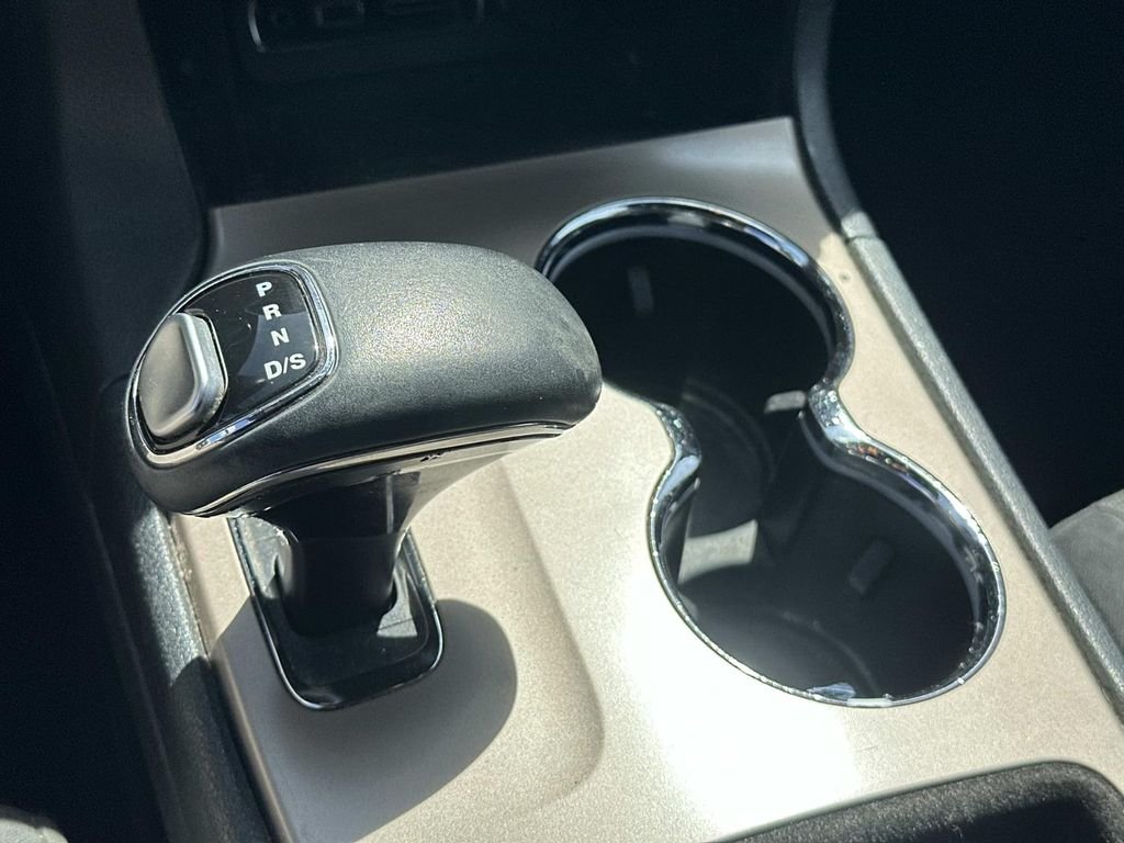 Used 2015 White/off-white Jeep Laredo image 23